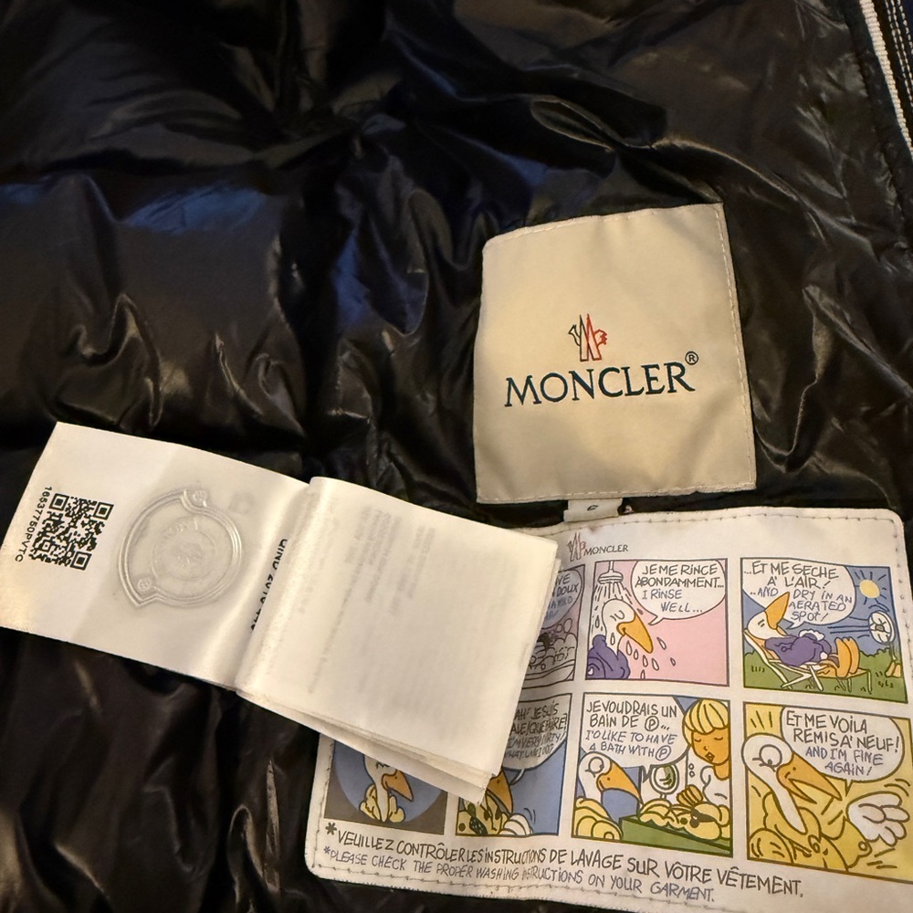 Moncler Black Puffer Jacket with Comic Strip Lining - Picture 5 of 6